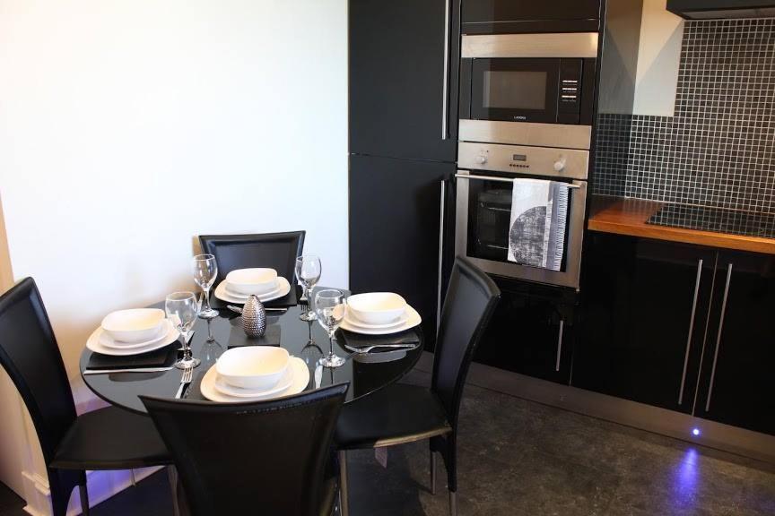 Prime 2 Bedroom City Centre Apt แอเบอร์ดีน ภายนอก รูปภาพ